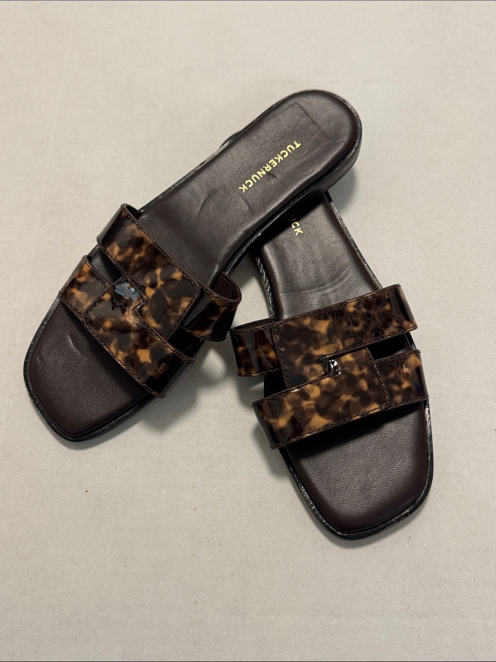Tuckernuck Brown Tortoiseshell Slide Sandals Sz 8.5